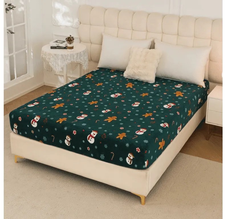 PrzytulneMieszkanie.pl Prześcieradło z mikropluszu SNOWMAN AND GINGERBREAD 160x200 cm zielone