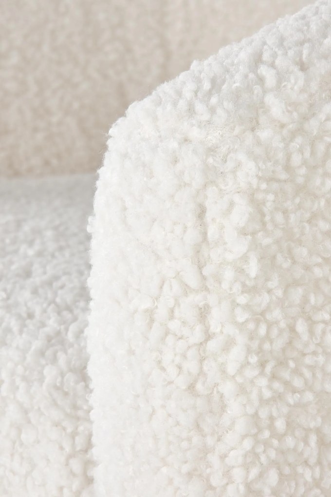 Fotel Grifon 2 tapicerowany tkaniną typu baranek na drewnianych nóżkach