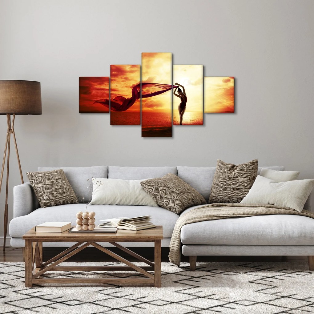 Obraz - Sylwetka kobiety o zachodzie słońca (125x70 cm)