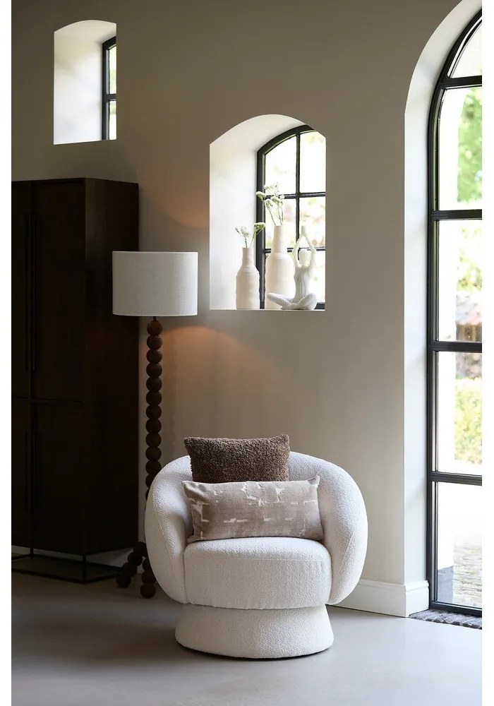 Kremowy fotel z materiału bouclé Avoria – Light &amp; Living