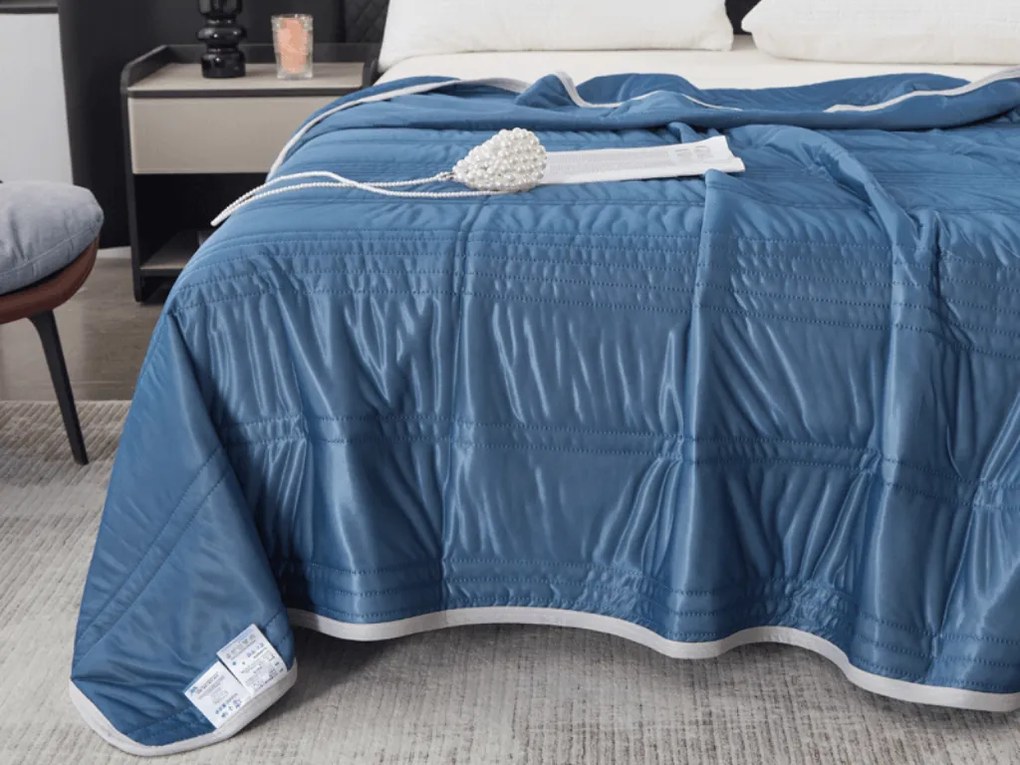 Chłodząca letnia kołdra CELIA, ciemnoniebieska Rozmiar: 200 x 220 cm