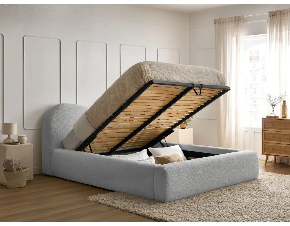Jasnoszare tapicerowane łóżko dwuosobowe ze schowkiem i stelażem 140x190 cm Orlane – Bobochic Paris