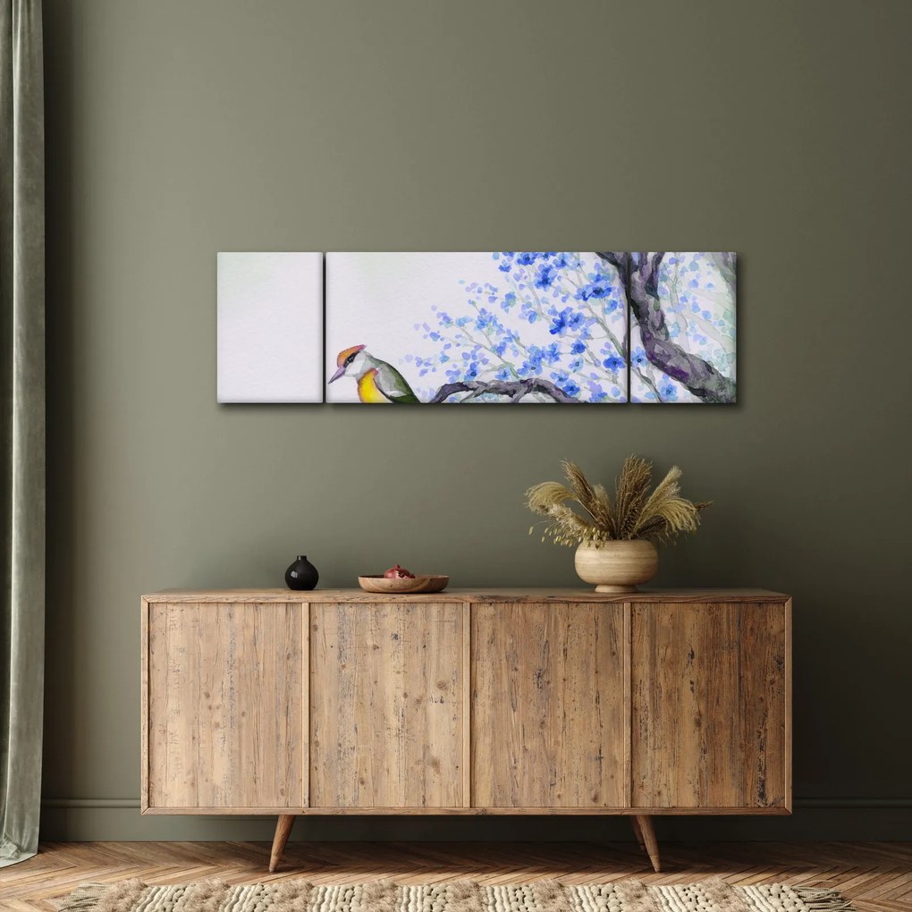 Obraz - ptak na drzewie z niebieskimi kwiatami (170x50 cm)