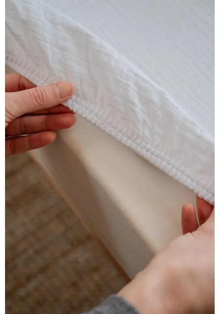 Białe prześcieradło dziecięce do łóżeczka muślinowe z gumką 60x120 cm Burumcuk – Mijolnir