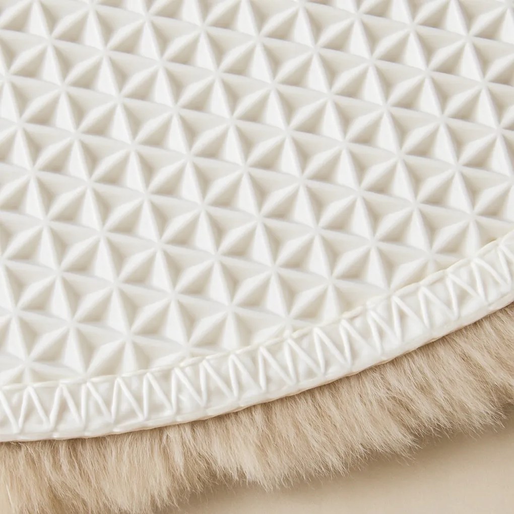 Dywanik futrzany miękki kremowy 60 cm dekoracyjny antypoślizgowy do salonu