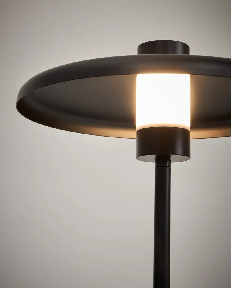 Czarna lampa stojąca z metalowym kloszem (wysokość 130 cm) Nuvira – Kave Home