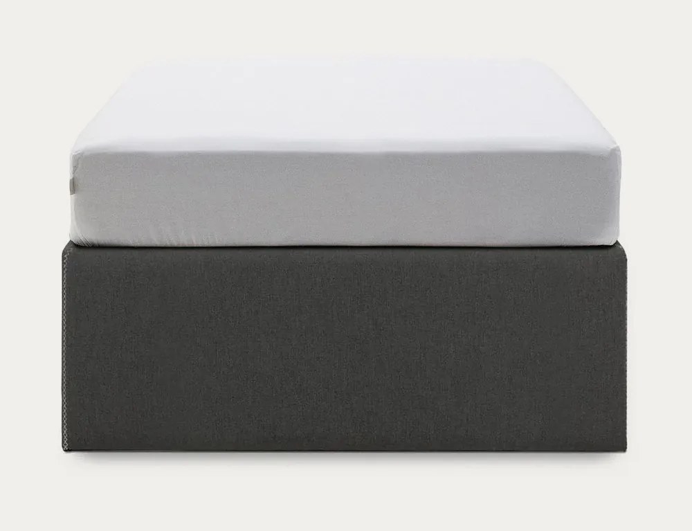 Czarne tapicerowane łóżko jednoosobowe ze schowkiem 90x190 cm Matters – Kave Home