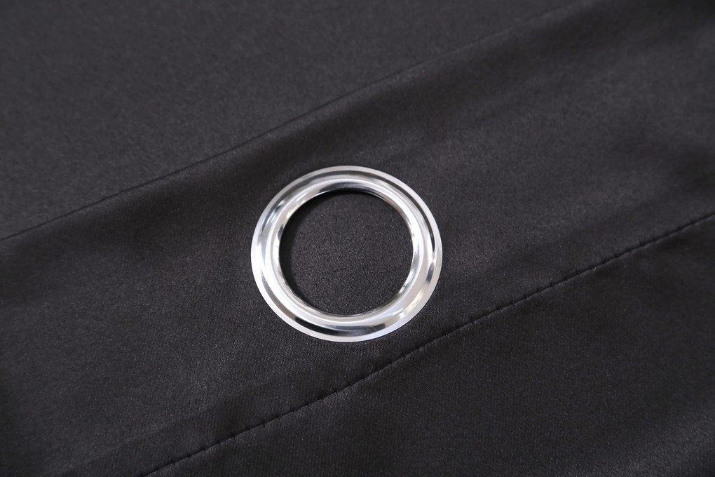 Czarna zasłona OXFORD 140x250 cm Zawieszanie: Metalowe pierścienie