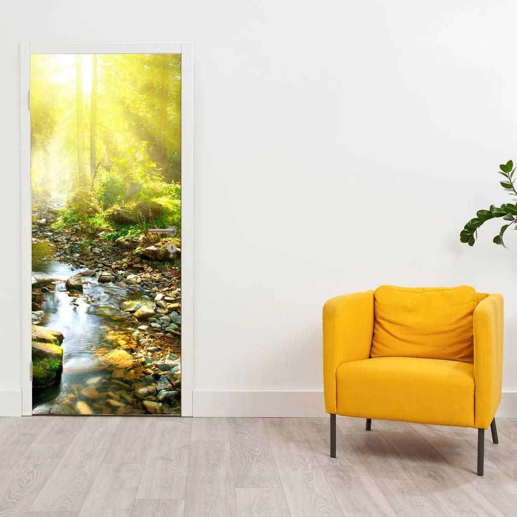 Fototapeta na drzwi - Rzeka w zielonym lesie (95x205cm)