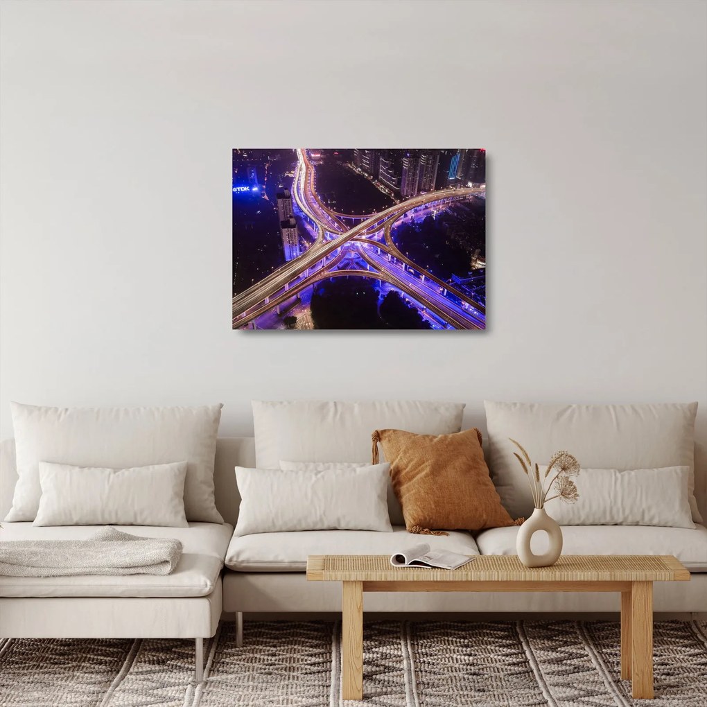 Obraz na szkle dużego skrzyżowania w nocy (70x50 cm)