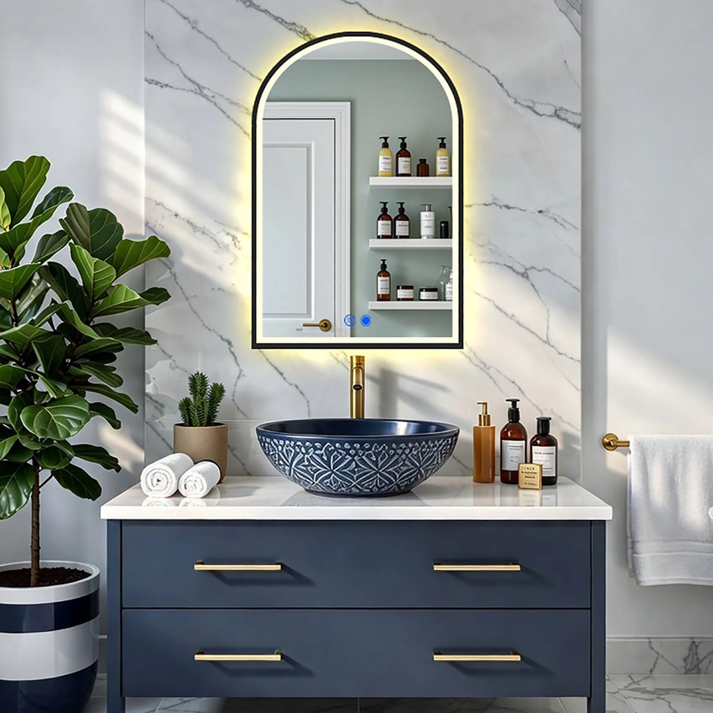 Nieregularne lustro z podświetleniem LED w czarnej aluminiowej ramie