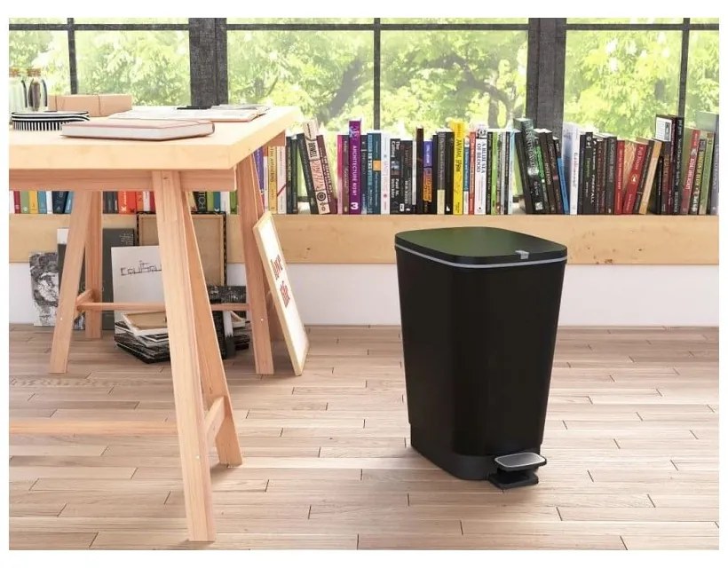 Plastikowy kosz na śmieci z pedałem w kolorze matowej czerni 45 l Chic Bin – KIS