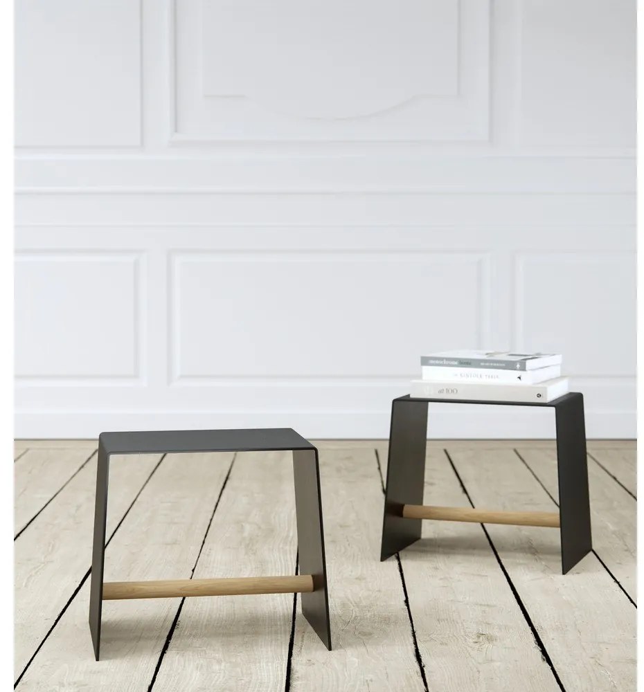 Czarny metalowy stołek Bull – LIND DNA