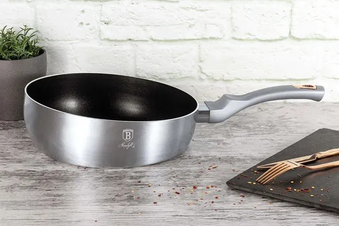 Głęboki wok z rączką typu soft touch 26cm P7-H12
