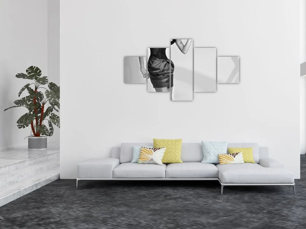 Obraz - Kobieta w krótkiej sukience (125x70 cm)