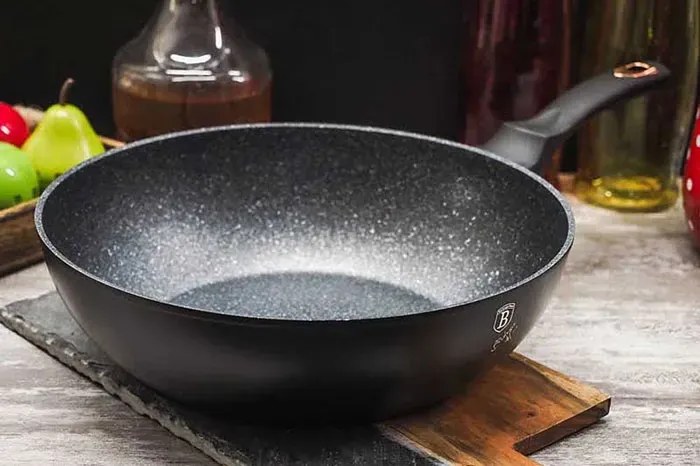 Aluminiowy wok z silikonowym uchwytem 30cm R6-F08