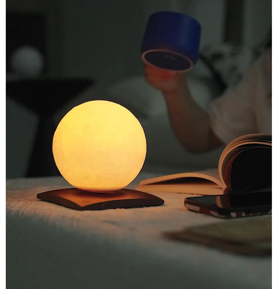 Ciemnobrązowa lampa stołowa LED z litego drewna orzechowego (wysokość 13 cm) Smart LunaSpin – Gingko