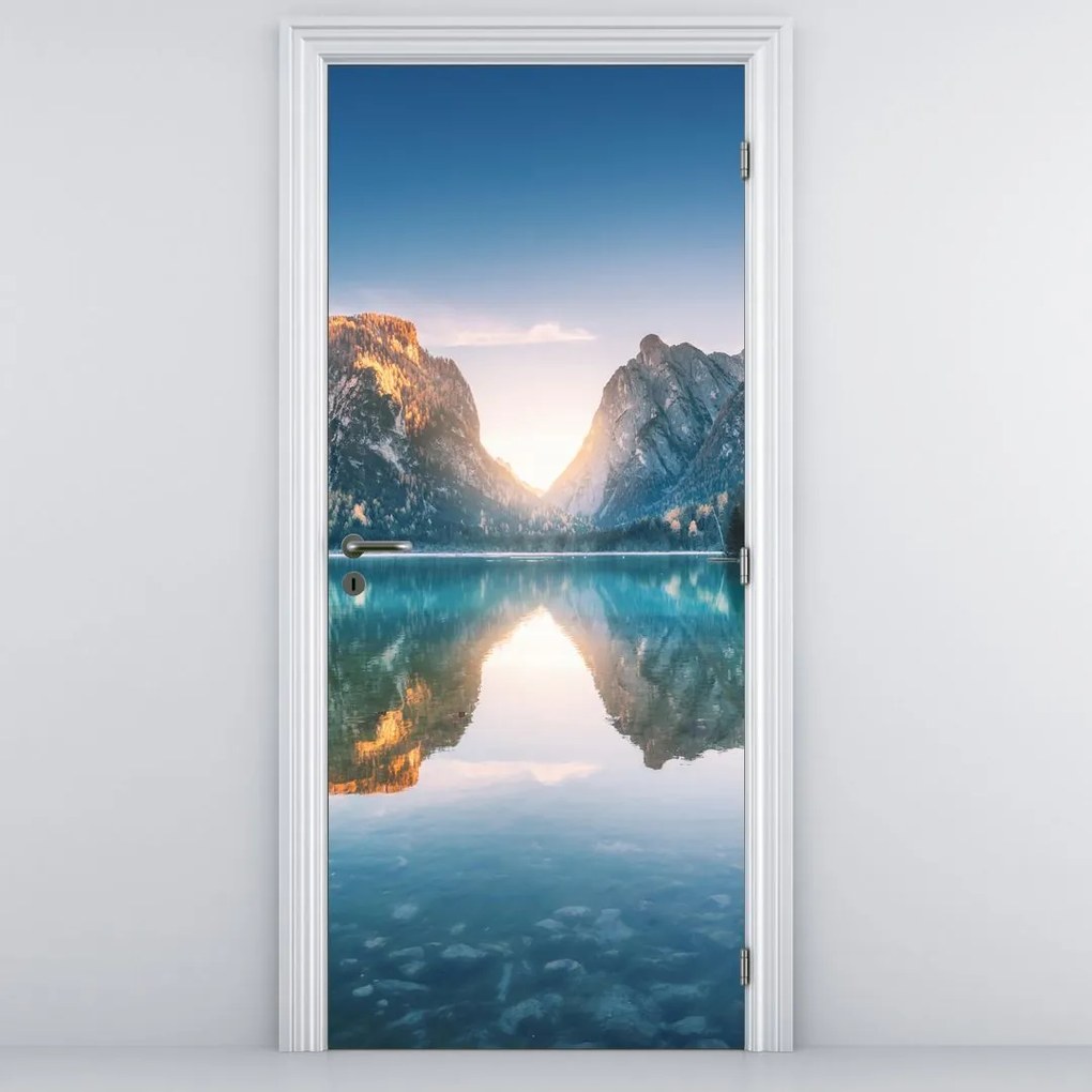 Fototapeta na drzwi - Górskie jezioro (95x205cm)