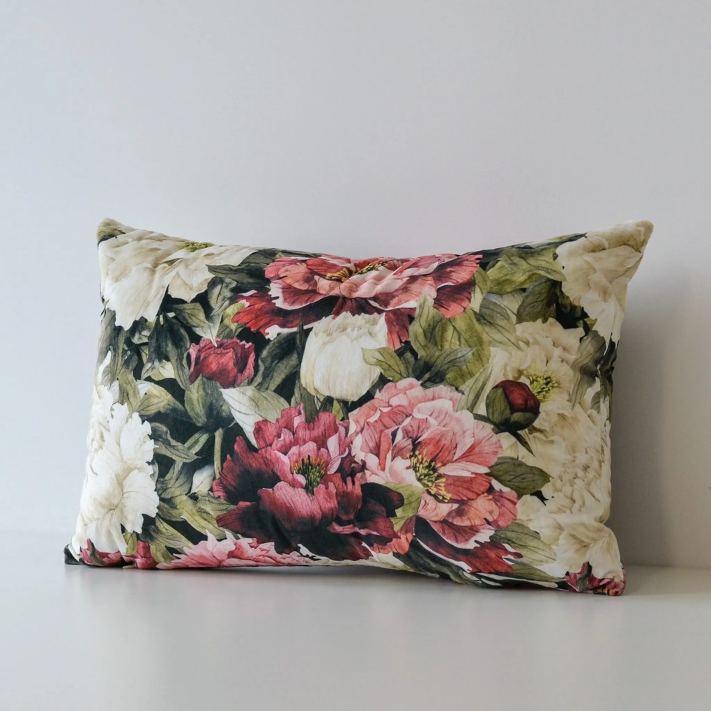 Welurowa poszewka z kwiecistym wzorem Peonies 01A - prostokątna