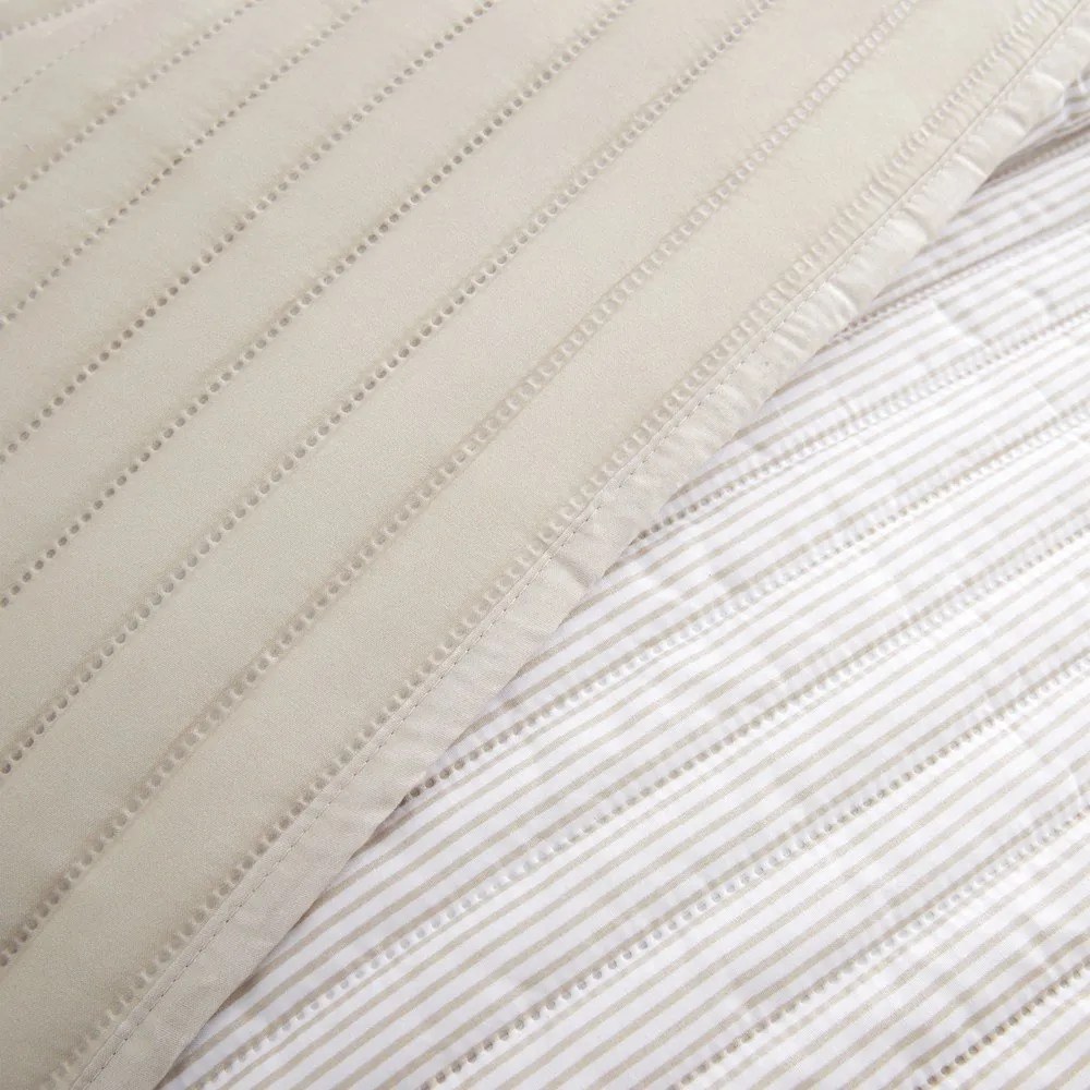 Beżowa narzuta pikowana 220x230 cm Stripe – Catherine Lansfield