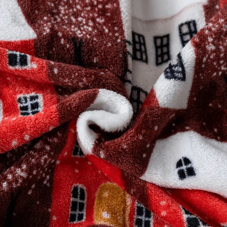Mikropluszowy koc SNOWY VILLAGE, kolorowy Rozmiar: 150 x 200 cm