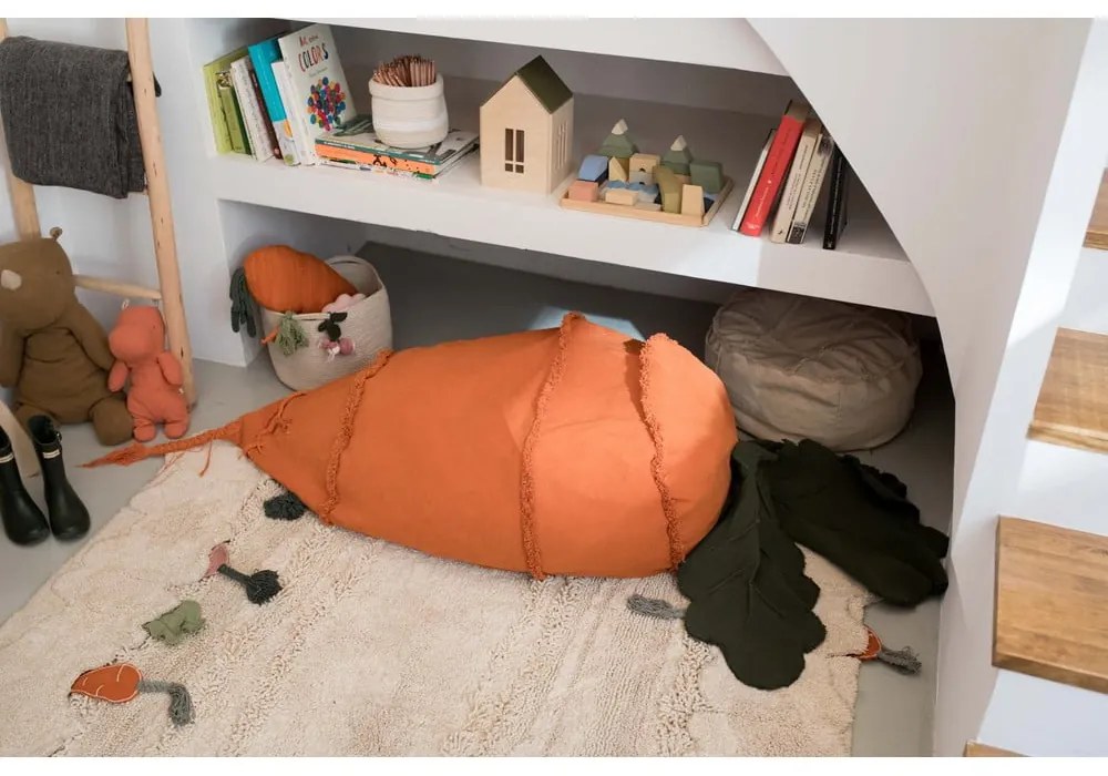 Zielony/pomarańczowy dziecięcy worek do siedzenia Cathy the Carrot – Lorena Canals