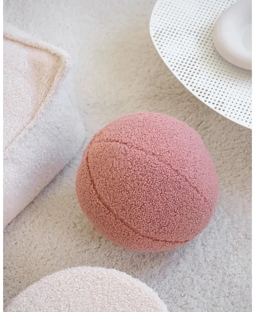 Różowa poduszka na sofę dziecięcą z materiału bouclé Ball – Wigiwama
