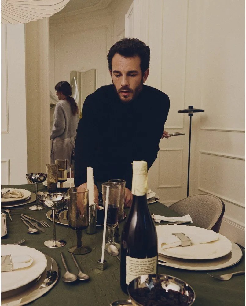 Czarna lampa stojąca z metalowym kloszem (wysokość 130 cm) Nuvira – Kave Home