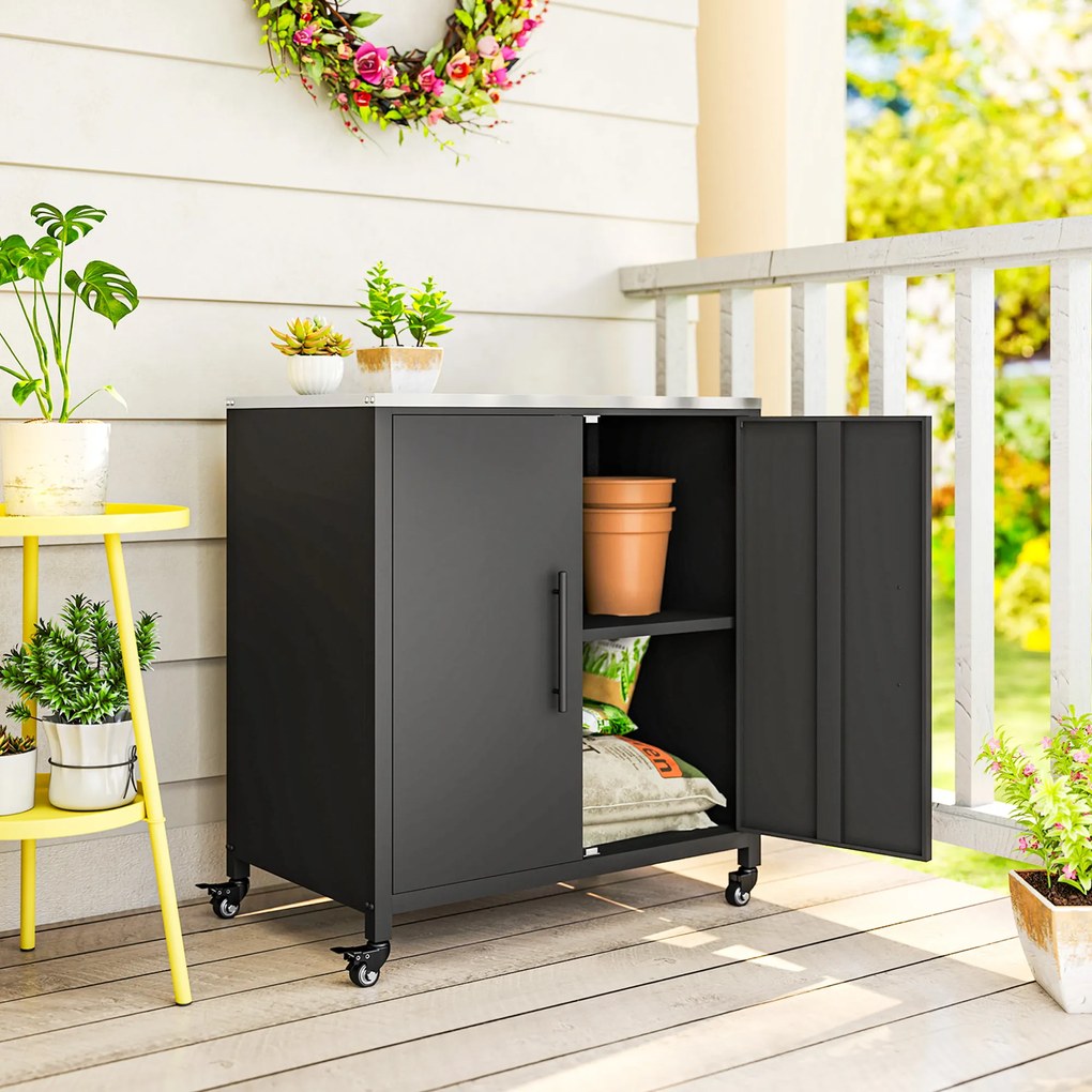 Outsunny Szafka ogrodowa z blatem do przesadzania, powierzchnią roboczą ze stali nierdzewnej, wyjmowaną półką, magnetycznymi drzwiami i kółkami | Aosom PL