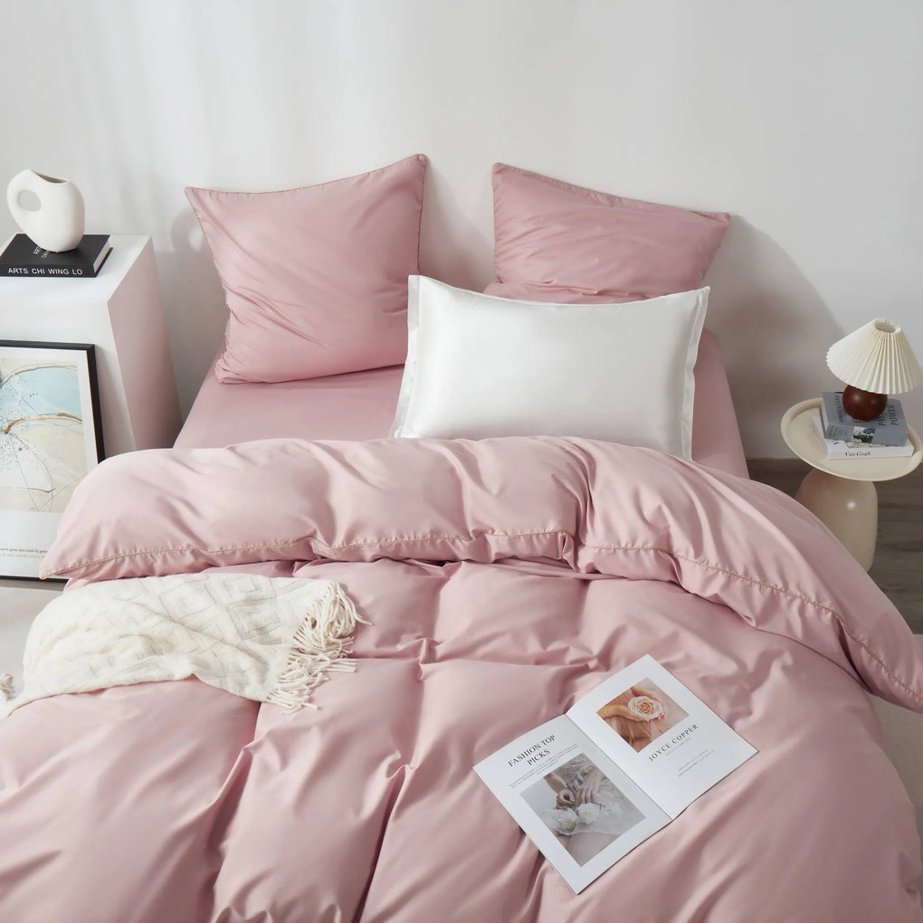 Różowa pościel ze złotą lamówką Biza