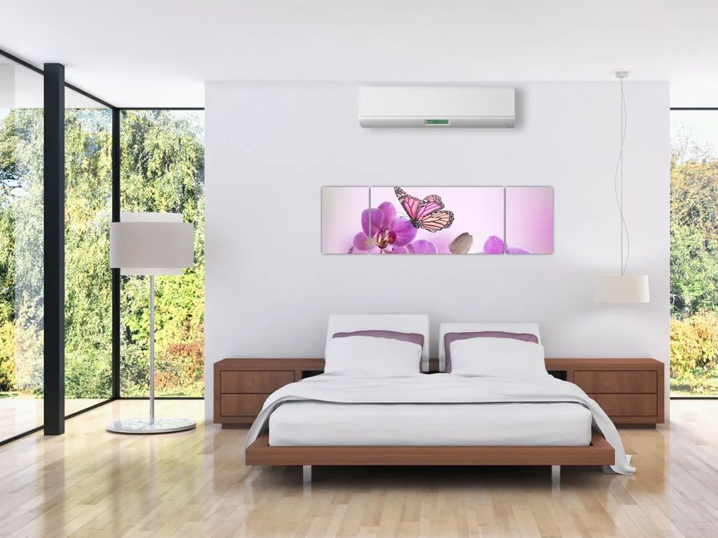 Obraz - Motyl na kwiatach orchidei, liliowy (170x50 cm)