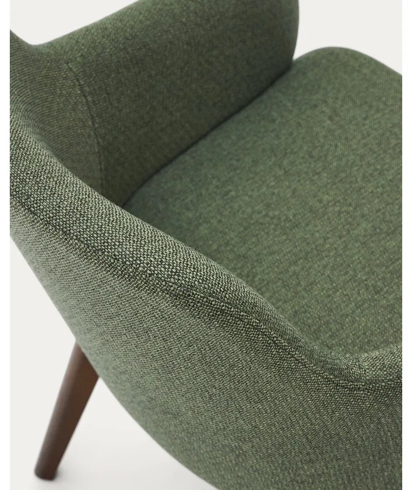 Ciemnozielony tapicerowany fotel jadalniany z podłokietnikami Nelida – Kave Home