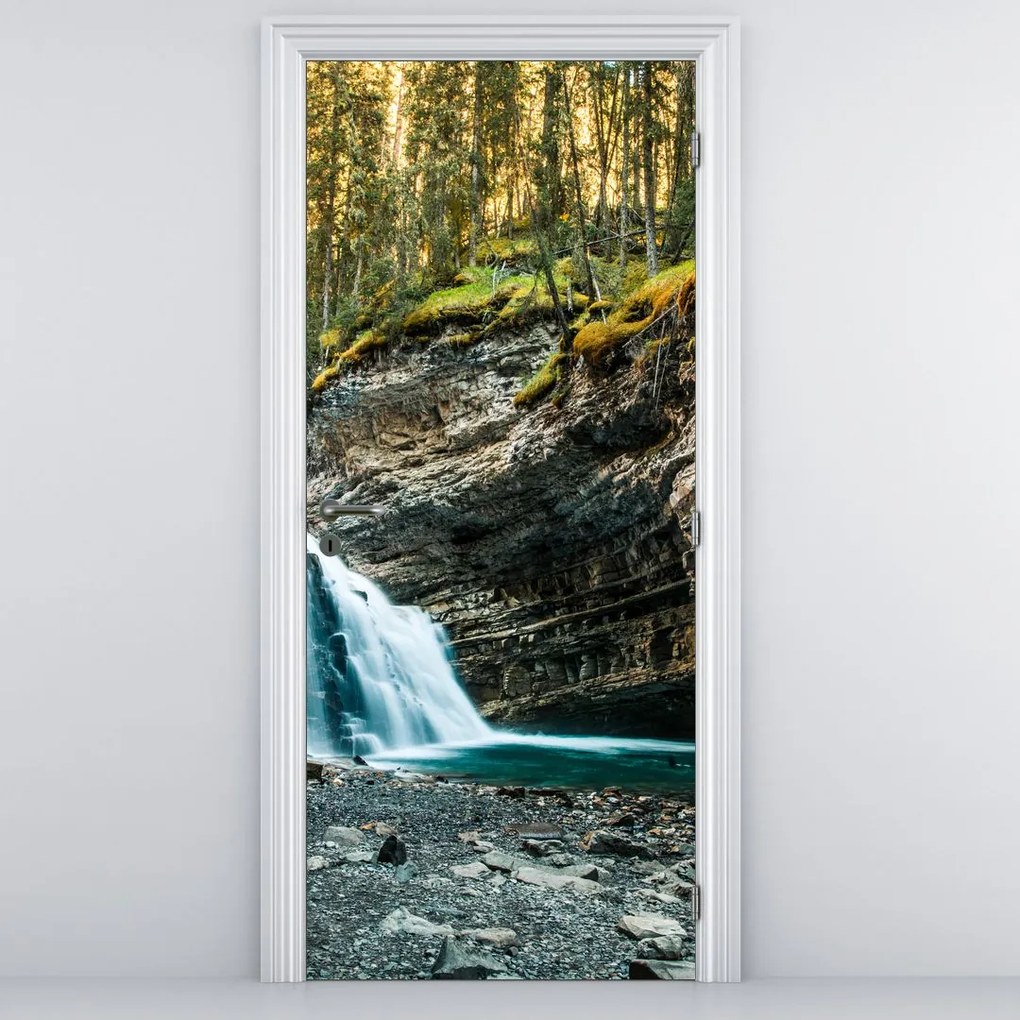 Fototapeta na drzwi - Leśny wodospad (95x205cm)