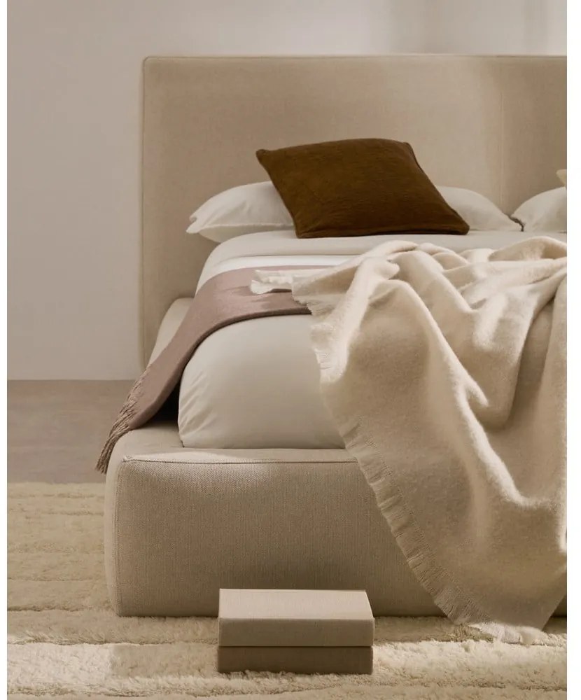 Beżowe tapicerowane łóżko jednoosobowe bez stelaża 90x200 cm Blok – Kave Home