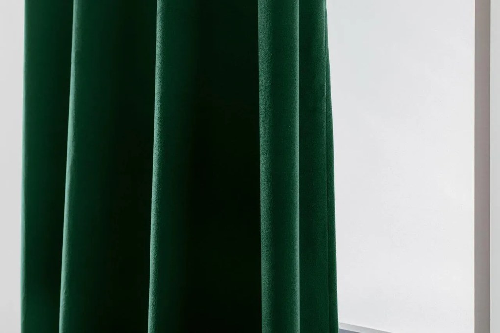 Ciemnozielona zasłona zaciemniająca VELVET 140x270 cm Zawieszanie: Taśma z wiązaniami