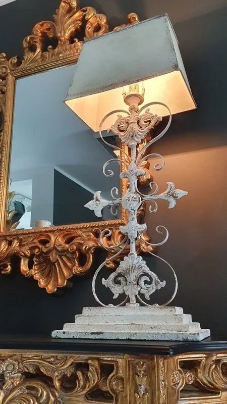 Lampa stołowa Deko Trends 'Antique Cross' 95 cm kremowa metalowa z abażurem 36x20x24 cm