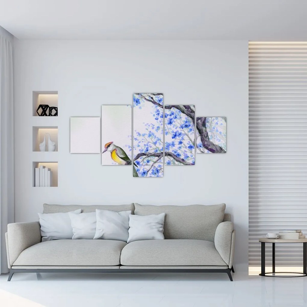 Obraz - ptak na drzewie z niebieskimi kwiatami (125x70 cm)