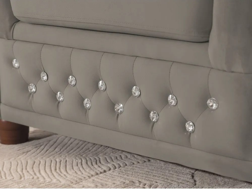 Szary aksamitny fotel typu chesterfield York Blik – Ropez