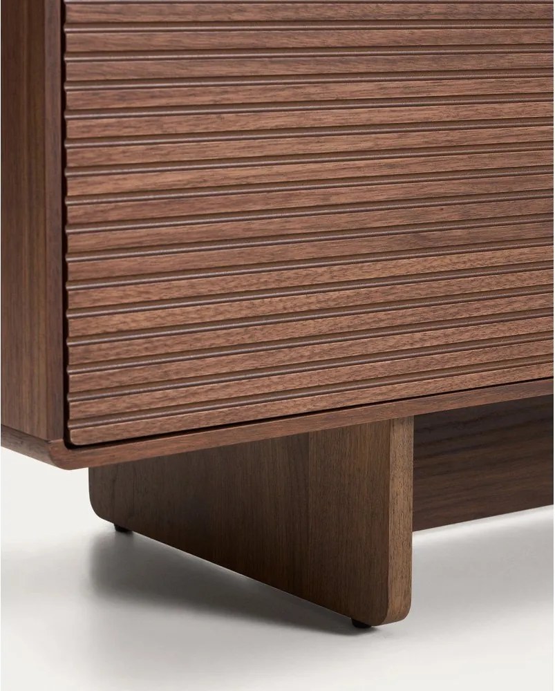 Ciemnobrązowa szafka pod TV w dekorze orzecha 200x46x40 cm Norlen – Kave Home