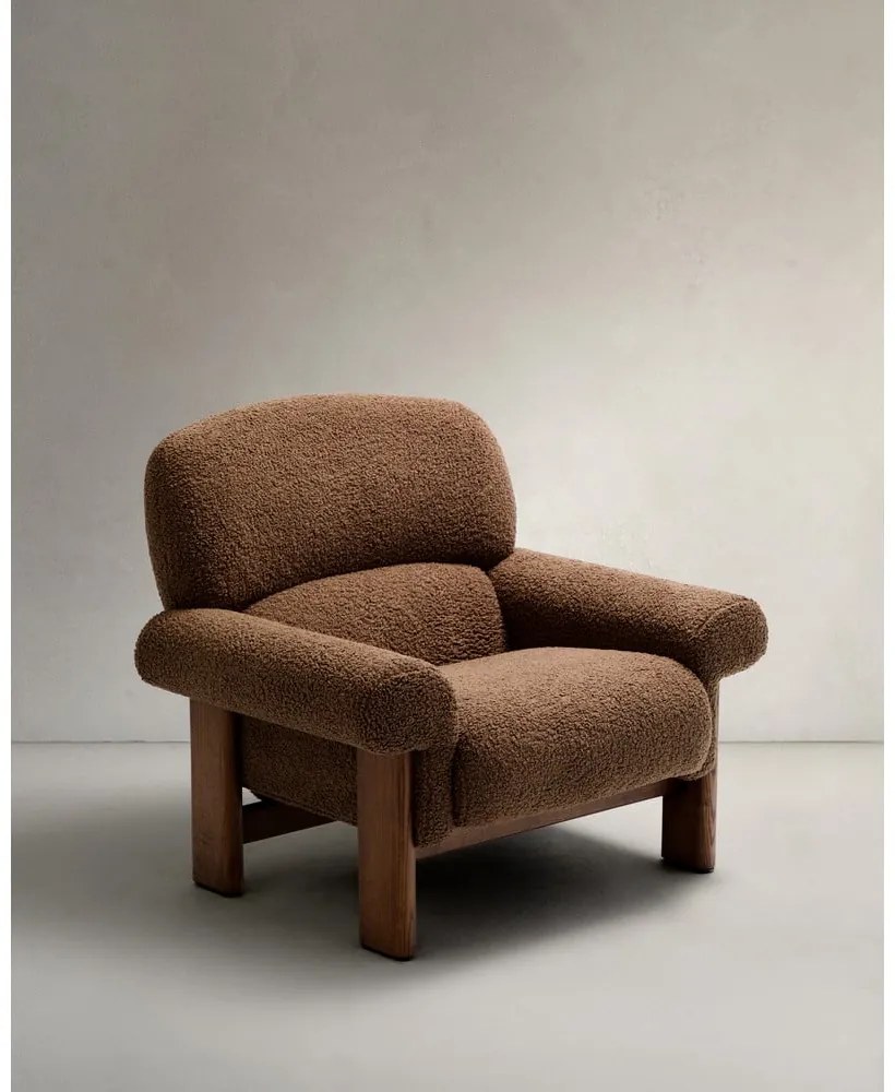 Brązowy fotel z materiału bouclé Nema – Kave Home