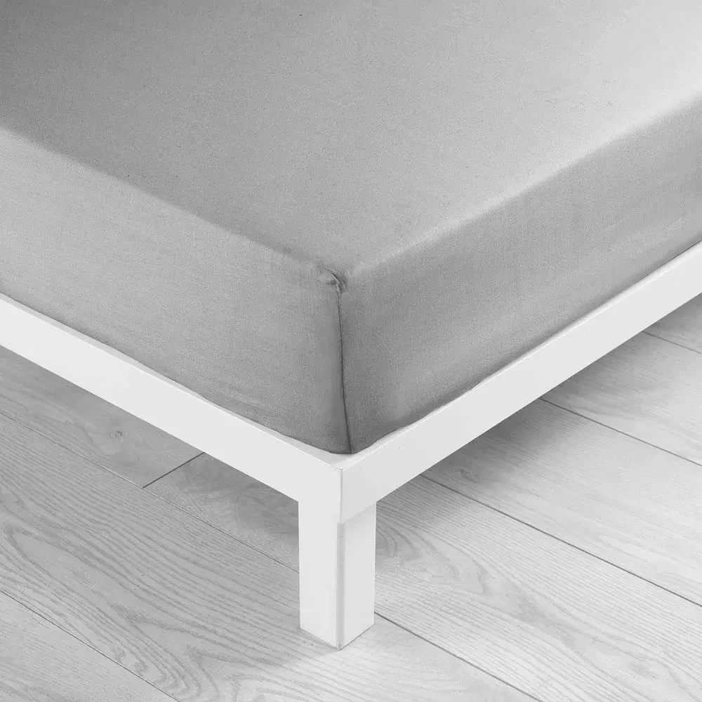 Jasnoszare prześcieradło z mikrowłókna z gumką 140x190 cm Oscar – douceur d'intérieur