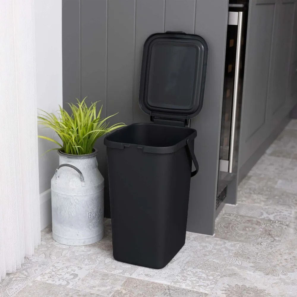 Czarny plastikowy kosz na śmieci 18 l – Addis