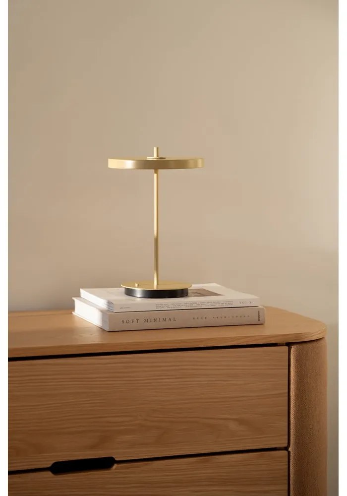 Jasnożółta metalowa lampa stołowa LED z metalowym kloszem (wysokość 31 cm) Asteria Move – UMAGE