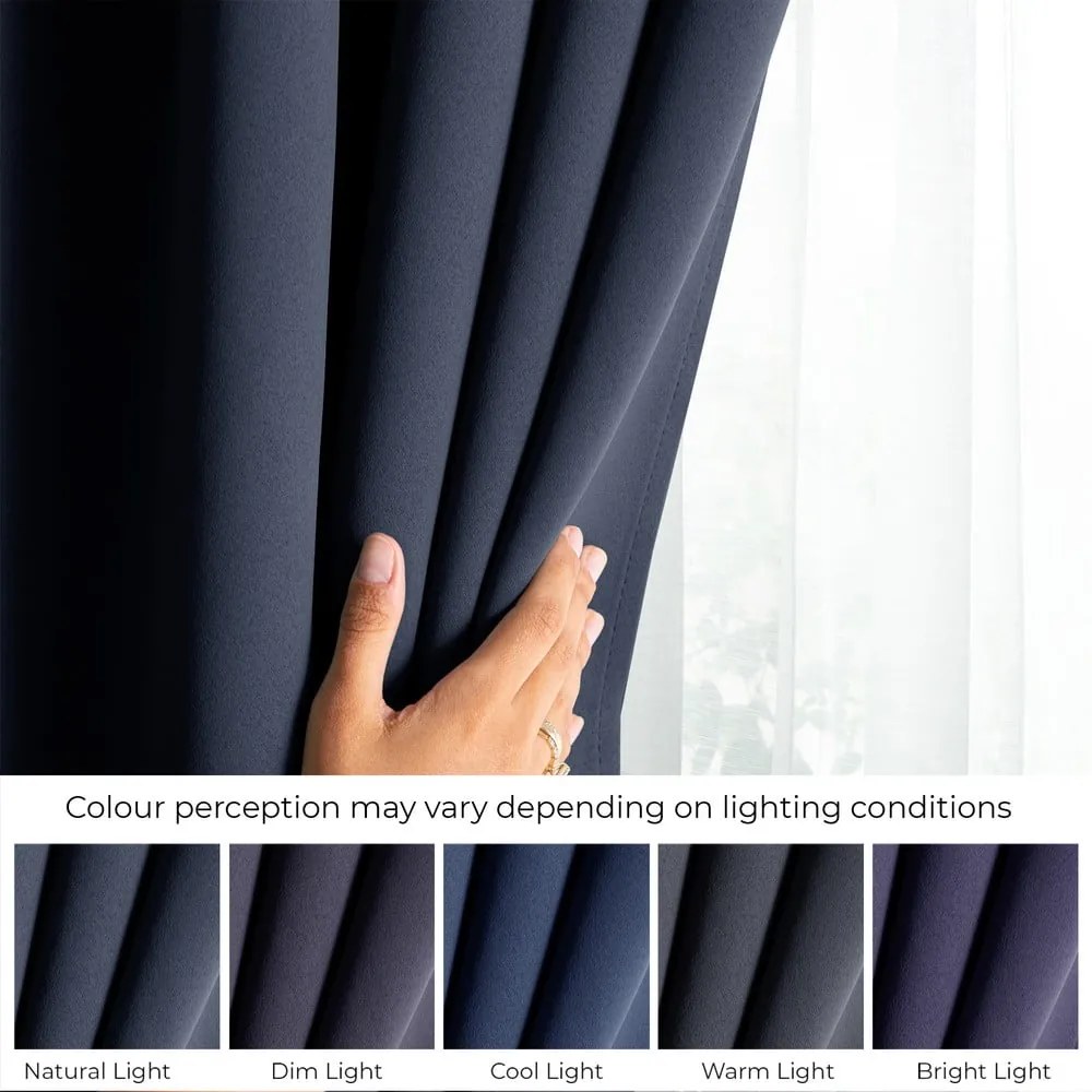 Ciemnoniebieska zaciemniająca zasłona termiczna 140x245 cm Pleat – Restilo