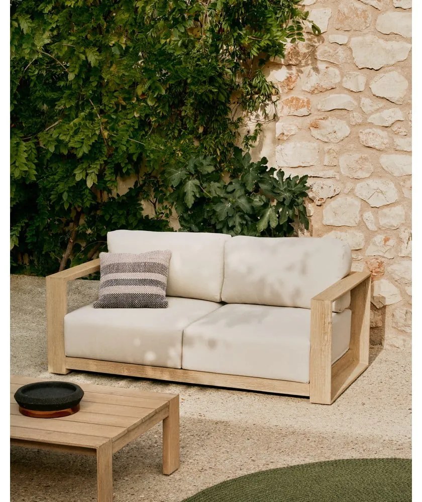 Beżowo-naturalna sofa ogrodowa z litego drewna akacjowego Ambra – Kave Home