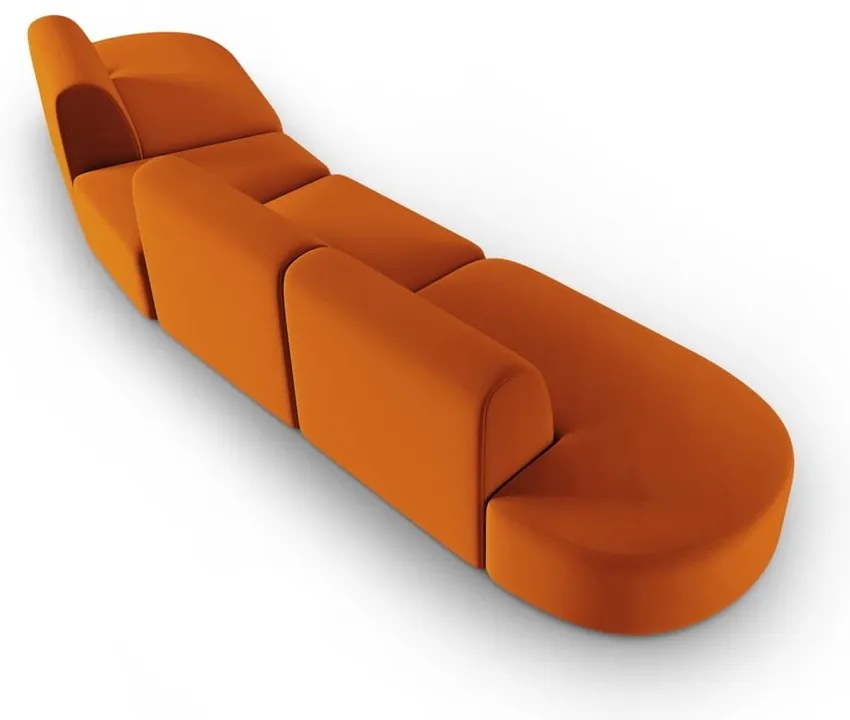 Aksamitna sofa prawostronna w kolorze terakoty 428 cm Paolo – Milo Casa