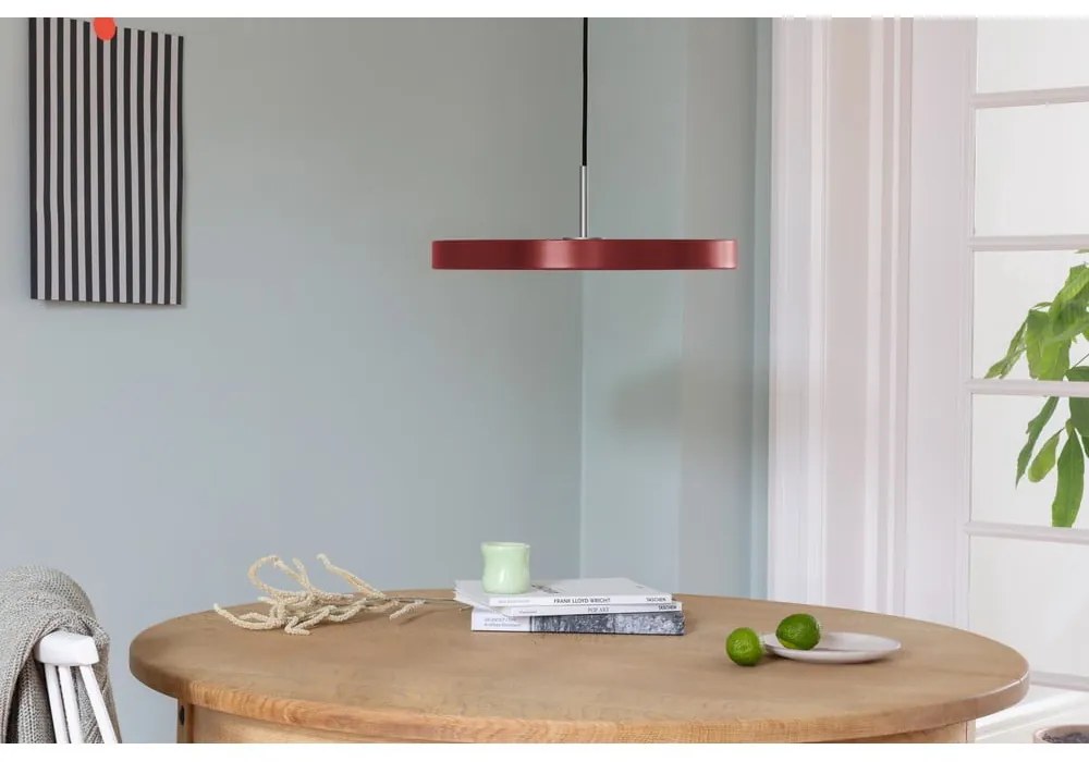 Czerwona lampa wisząca LED z metalowym kloszem ø 43 cm Asteria Medium – UMAGE