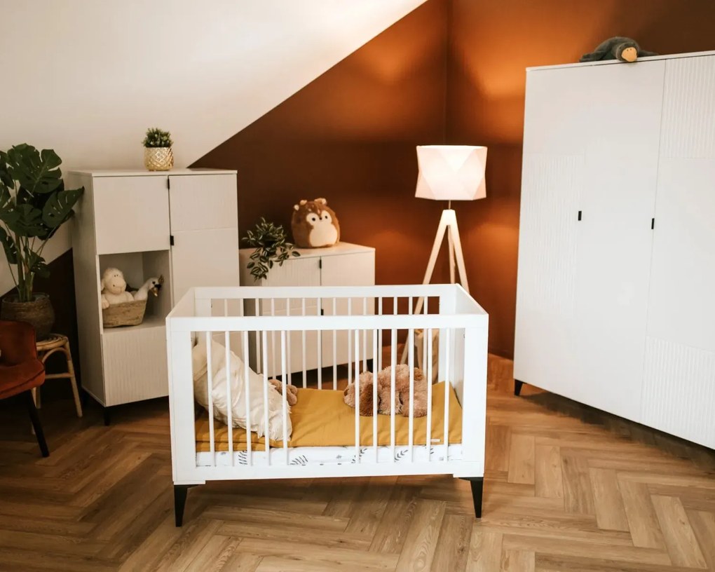 Łóżeczko dziecięce tapczanik MIA 140x70 białe/czarne LITTLE SKY