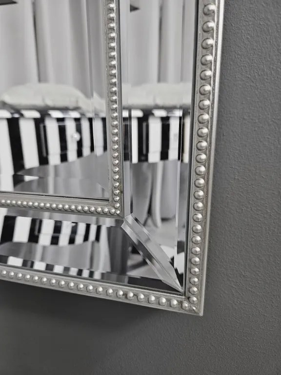 Lustro w lustrzanej ramie, szlifowane fazą 104x74cm