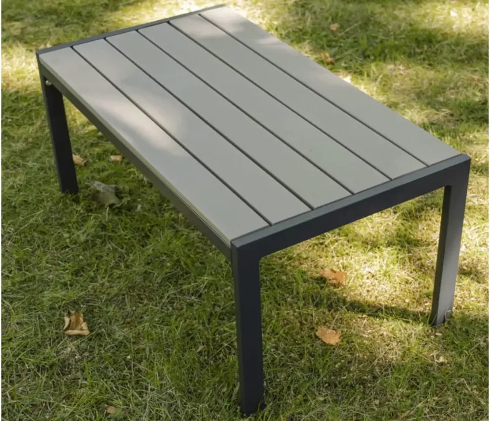 Stolik kawowy Alumo – nowoczesny niski stół balkonowy z aluminium, minimalistyczny design do wnętrz i na taras